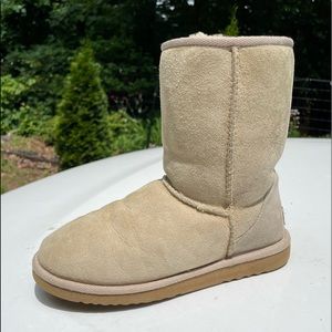 Ugg Classic Short Boot In Sand 